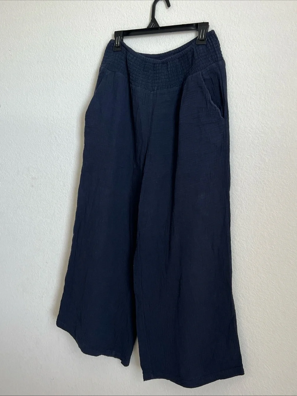 Gauzy crinkle wide leg pants high waist luxe cotton C&C California - Navy Blue L